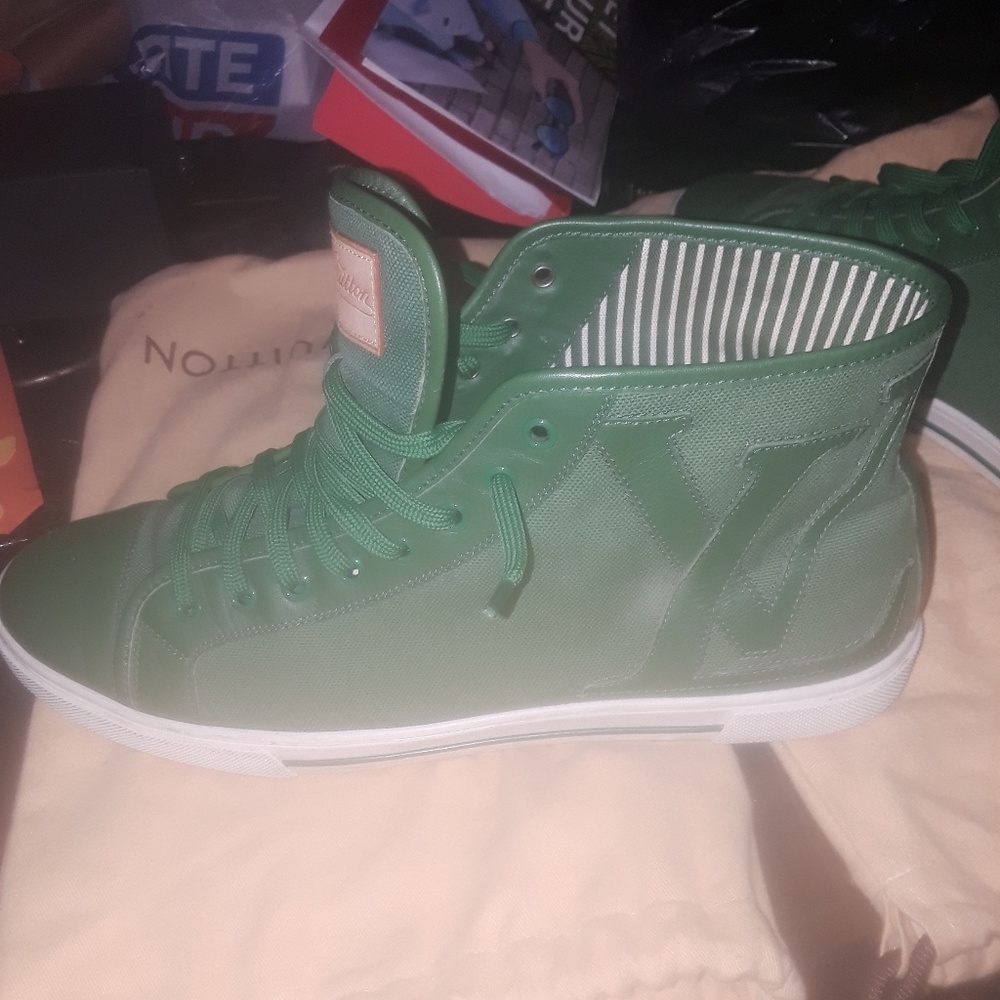 Authentic louis vuitton men shoes sz 8